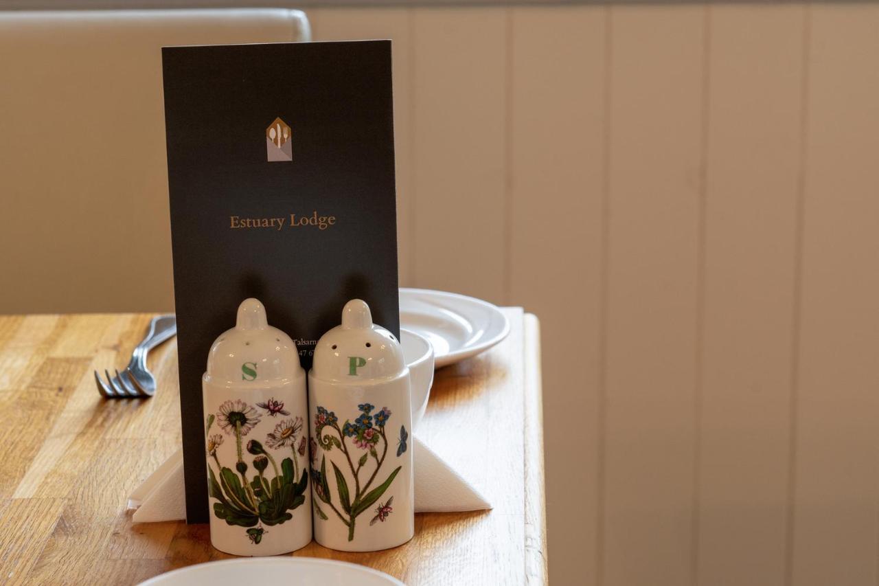 Estuary Lodge Motel B&B Talsarnau エクステリア 写真